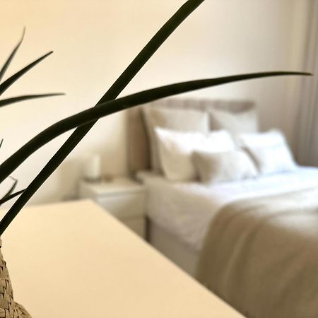 Private Room With En-Suite And Parking In Shared Flat غلاسغو المظهر الخارجي الصورة