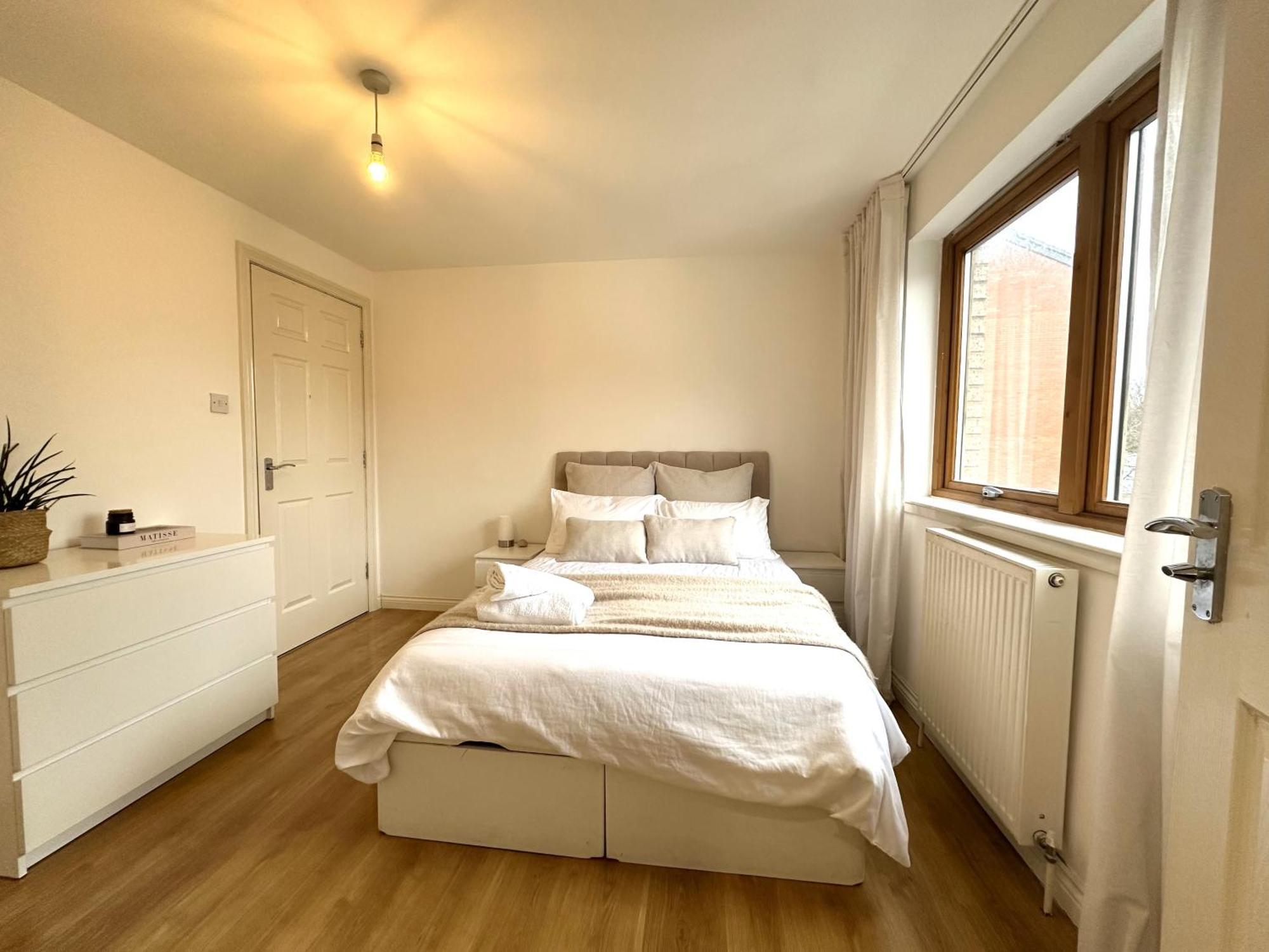 Private Room With En-Suite And Parking In Shared Flat غلاسغو المظهر الخارجي الصورة